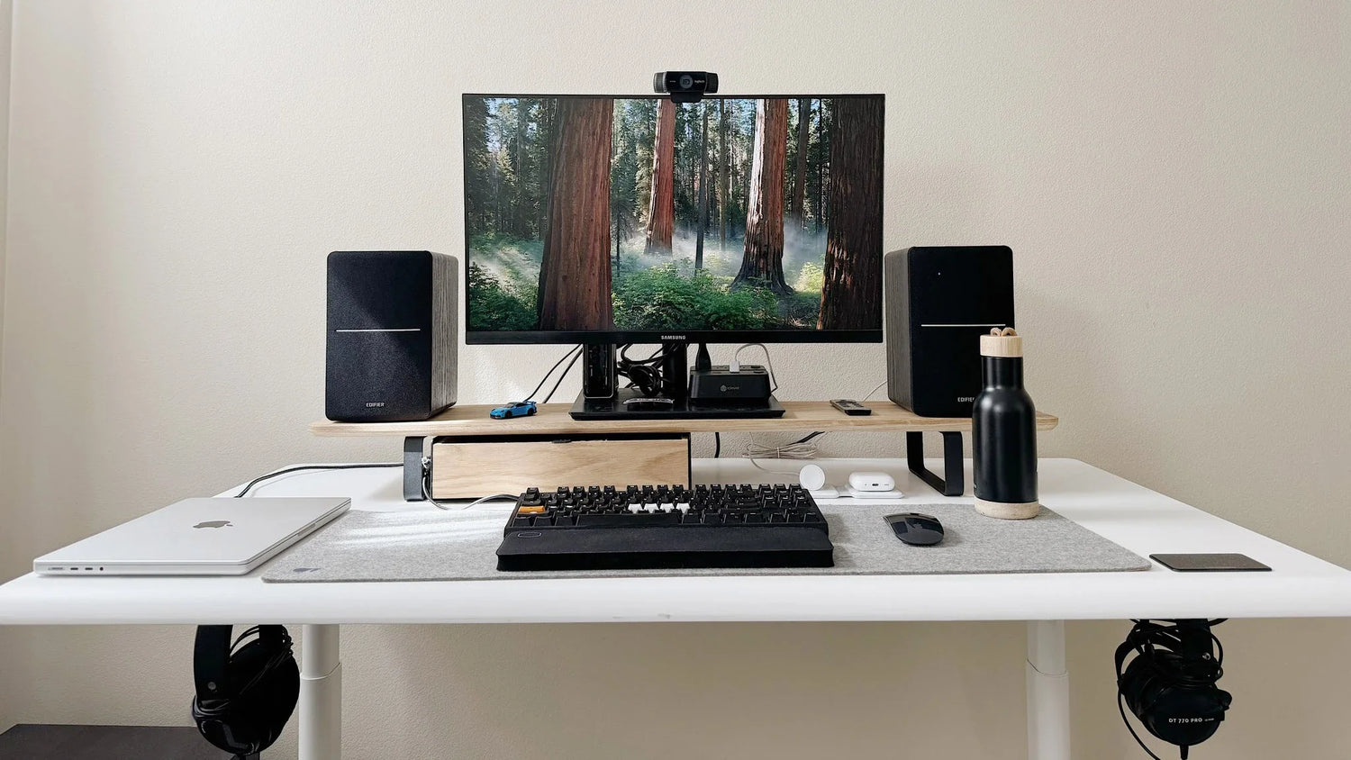 🖥️ Smart Desk Essentials